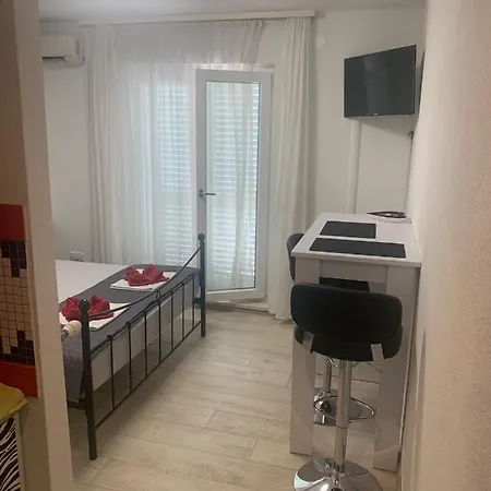 Logos Apartment *
